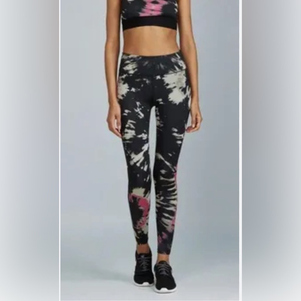 Noli tie dye yoga leggings. Worn once.